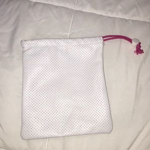 White Hand/Essential Bag